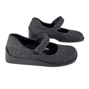 PRADA WOMEN’S VINTAGE 90s MARY JANE WOOL FLATS W/ SQUARE TOE SIZE US 5 – ITALY